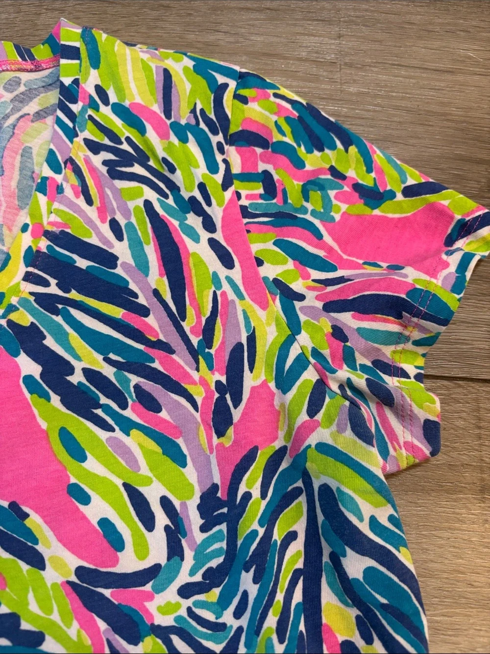 Lilly Pulitzer Michele V-Neck Top In "Palm Reader" Print - Picture 5 of 11
